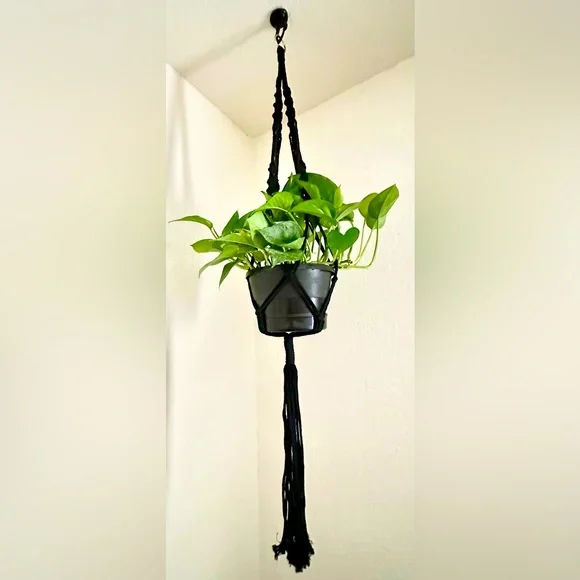 Handmade Macrame plant hanger - Picture 1 of 1